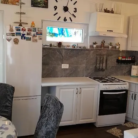 Apartment Leona Bregi *