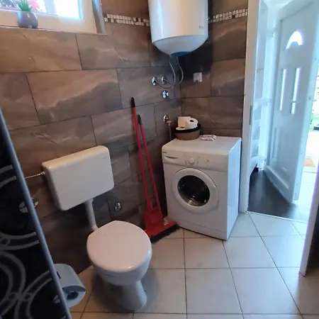 Leona Bregi Apartment *